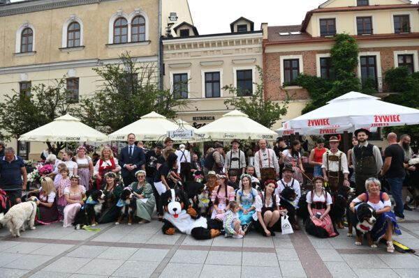 Od miłości do berneńskich psów pasterskich do parady „Tarnów w tricolorze”
